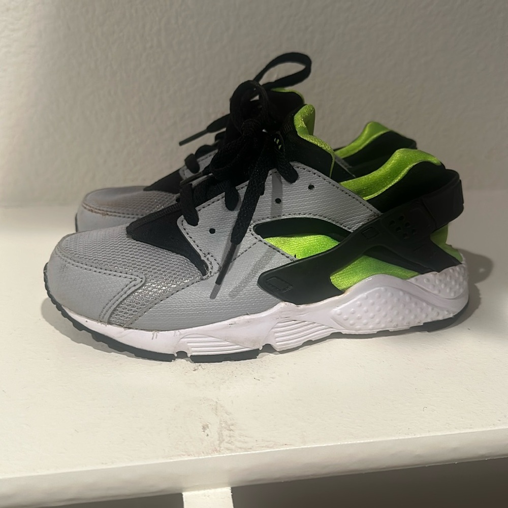 Nike Kids Sneakers in Gray and Neon Green